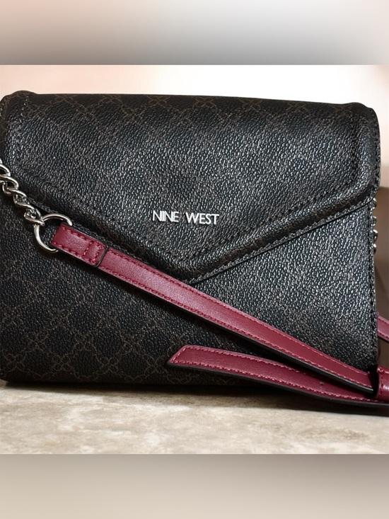 Nine West Handbags - 🎉BOGO 1/2 🎉Nine West Black Clutch with Burgundy Strap Accent